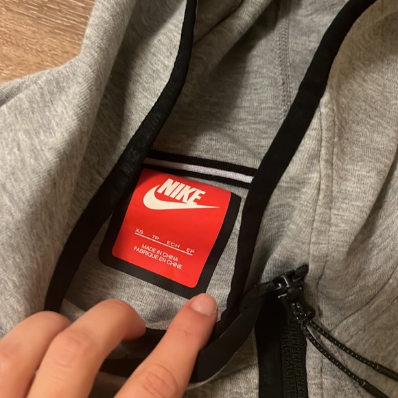 Nike sweatshirt - Picture 2 of 3